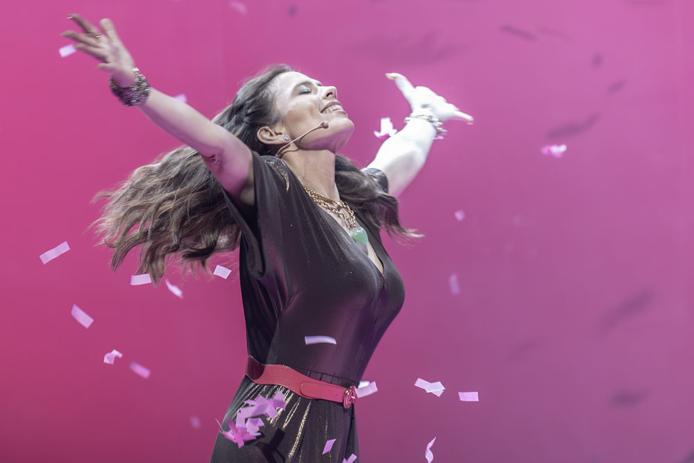 Much Ado About Nothing. Hayley Atwell (Beatrice). Credit Marc Brenner. 1093